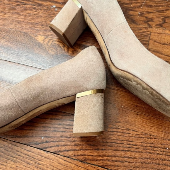 Kate Spade Beige Dolores Too Suede Stacked Gold Heels Size 8 - Picture 7 of 9